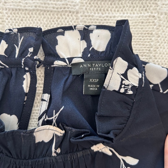 Flowy short sleeve pull over blouse - Picture 4 of 4